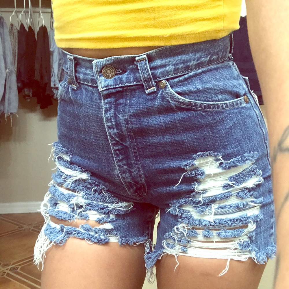 High waisted Levi shorts